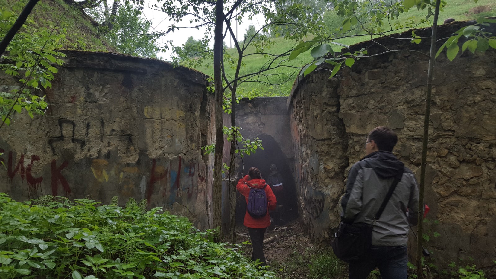 Тайны Белянкинского леса: по старинной ж/д насыпи в поисках каменных тоннелей