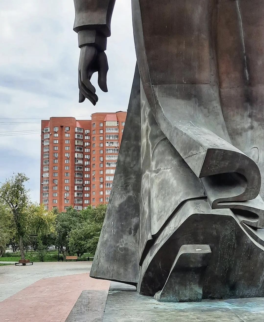 Евгения Парфёнова. «Площадь Обороны. Тайны арестного дома и его узников».