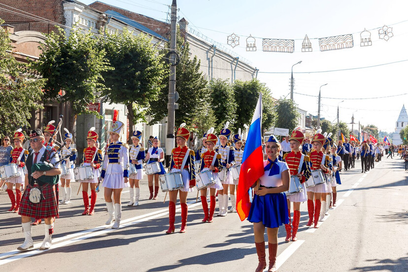 Погода на 3 дня в сызрани самый. Сызранский помидор фестиваль. Площадь Сызрани. Площадь имени Ленина Сызрань. Сызранский помидор фото.